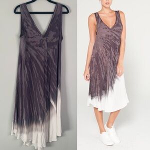 Tina + Jo Lightweight Ombré Starburst V Neck Swing Midi Dress